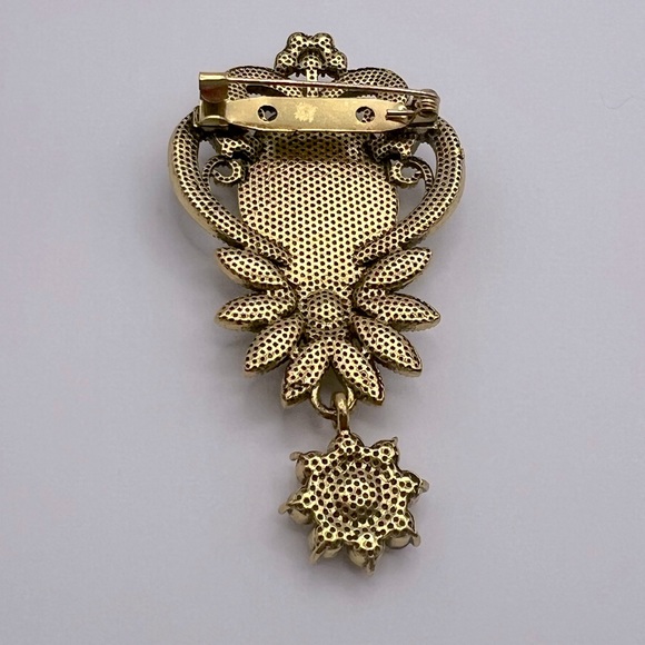 Gold Tone Cameo Dangling Brooch Pin - Picture 2 of 2